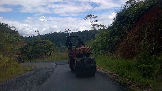 Pengaspalan ruas jalan Kerinci-Bangko beberapa hari lalu